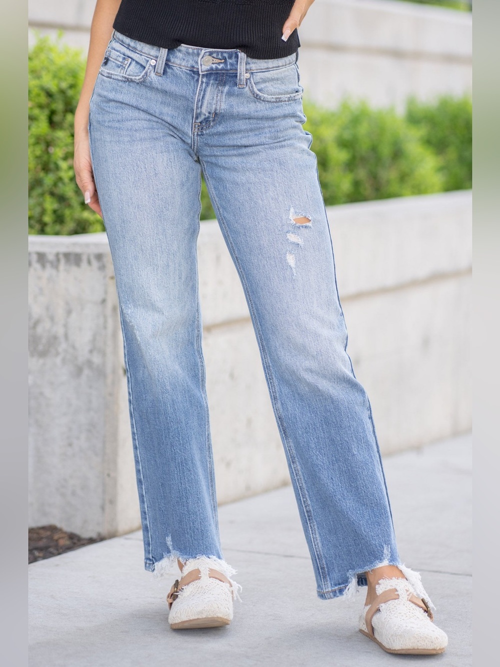 KanCan “Thalia” Mid Rise Distressed Straight Leg Jeans Size 5 - Picture 4 of 16